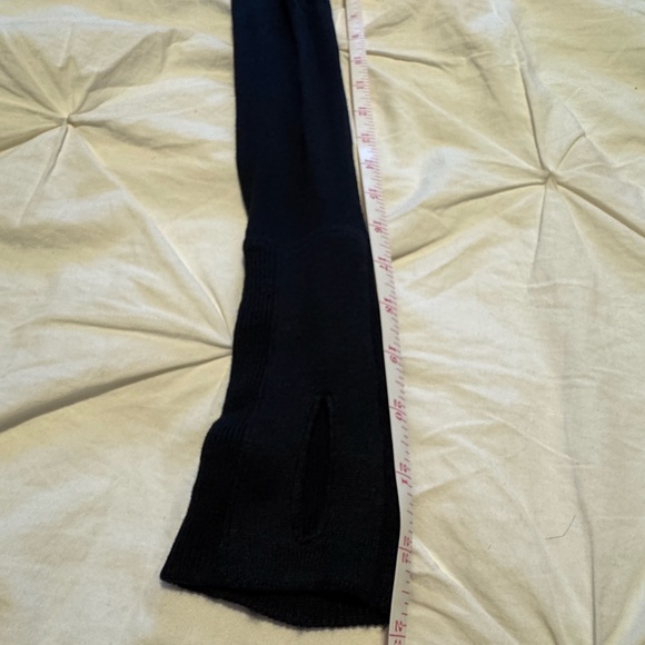 Lululemon pullover. - Picture 7 of 7